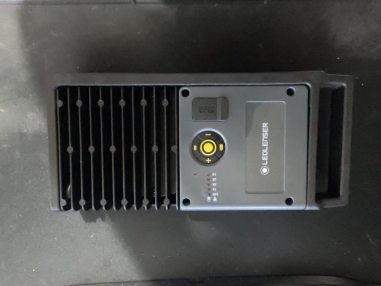 Dos du phare IF8R — commandes et USB