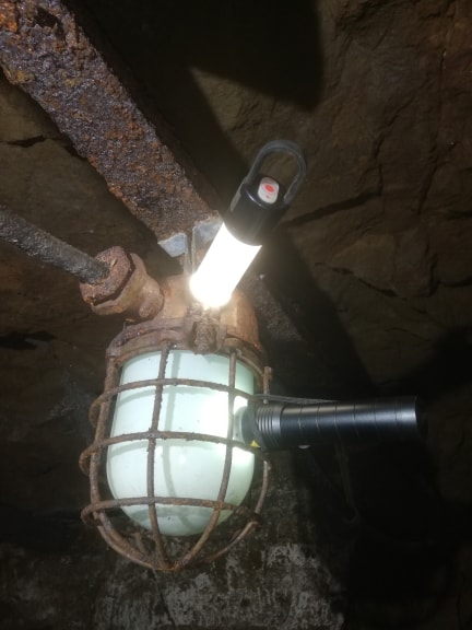 Technique d'éclairage — globe en verre et lumière ambiante